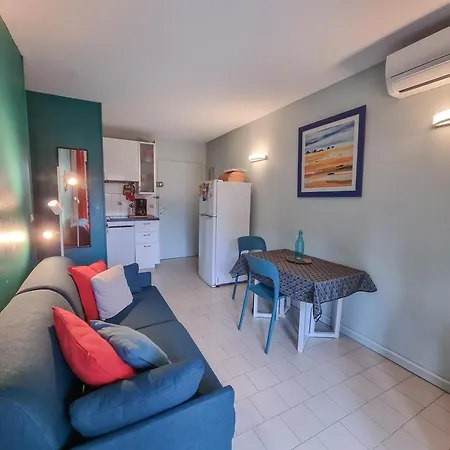 L'escapade - T2 En Centre Avec Terrasse, Clim Et Wifi Le Lavandou